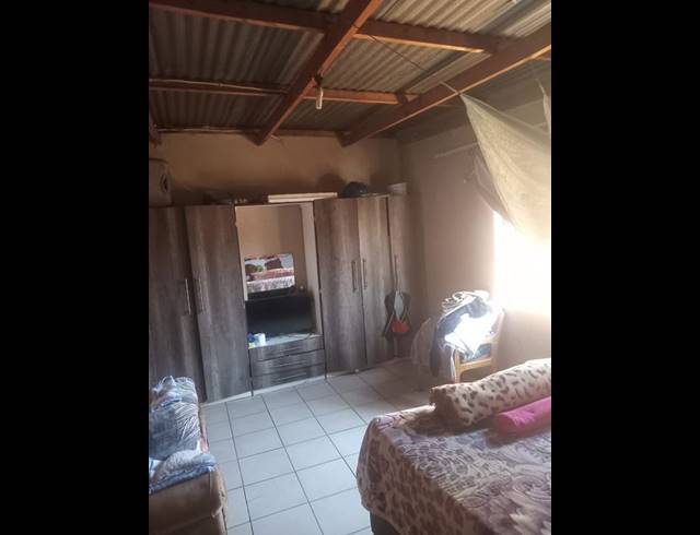 2 BEDROOM HOUSE FOR SALE IN MABOPANE UNIT B